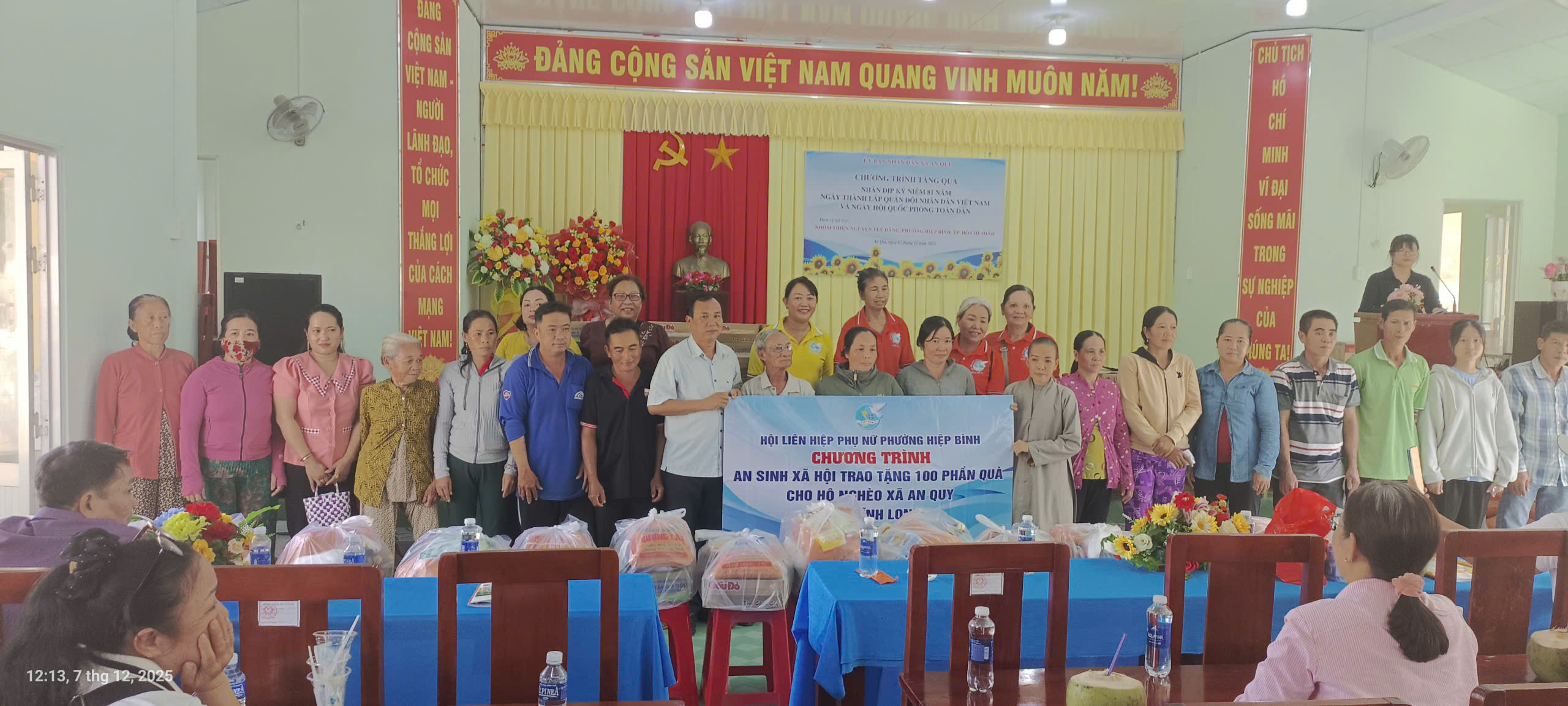 Trao quà cho gia đình thanh niên đang thi hành nghĩa vụ quân sự, lực lượng dân quân thường trực và lực lượng an ninh trật tự cơ sở có hoàn cảnh khó khăn Chào mừng kỷ niệm 81 năm Ngày thành lập Quân đội Nhân dân Việt Nam (22/12/1944 – 22/12/2025) và Ngày hội Quốc phòng toàn dân. Vào ngày 07/12/2025